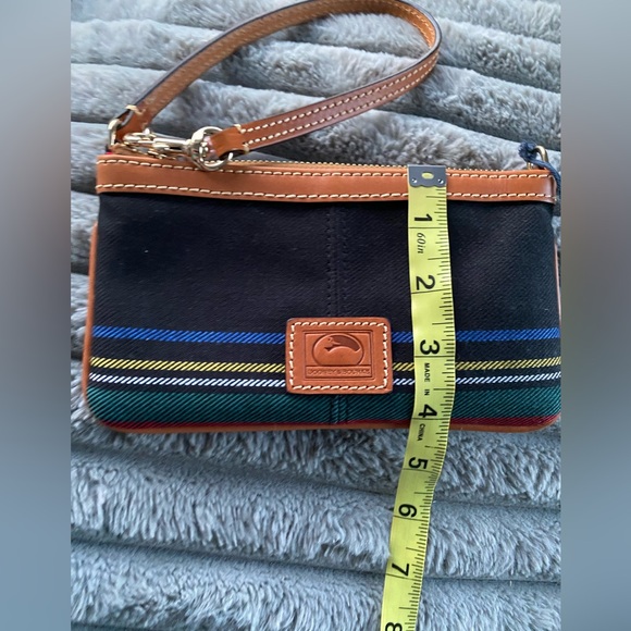 NWT Dooney & Bourke wristlet - Picture 7 of 7